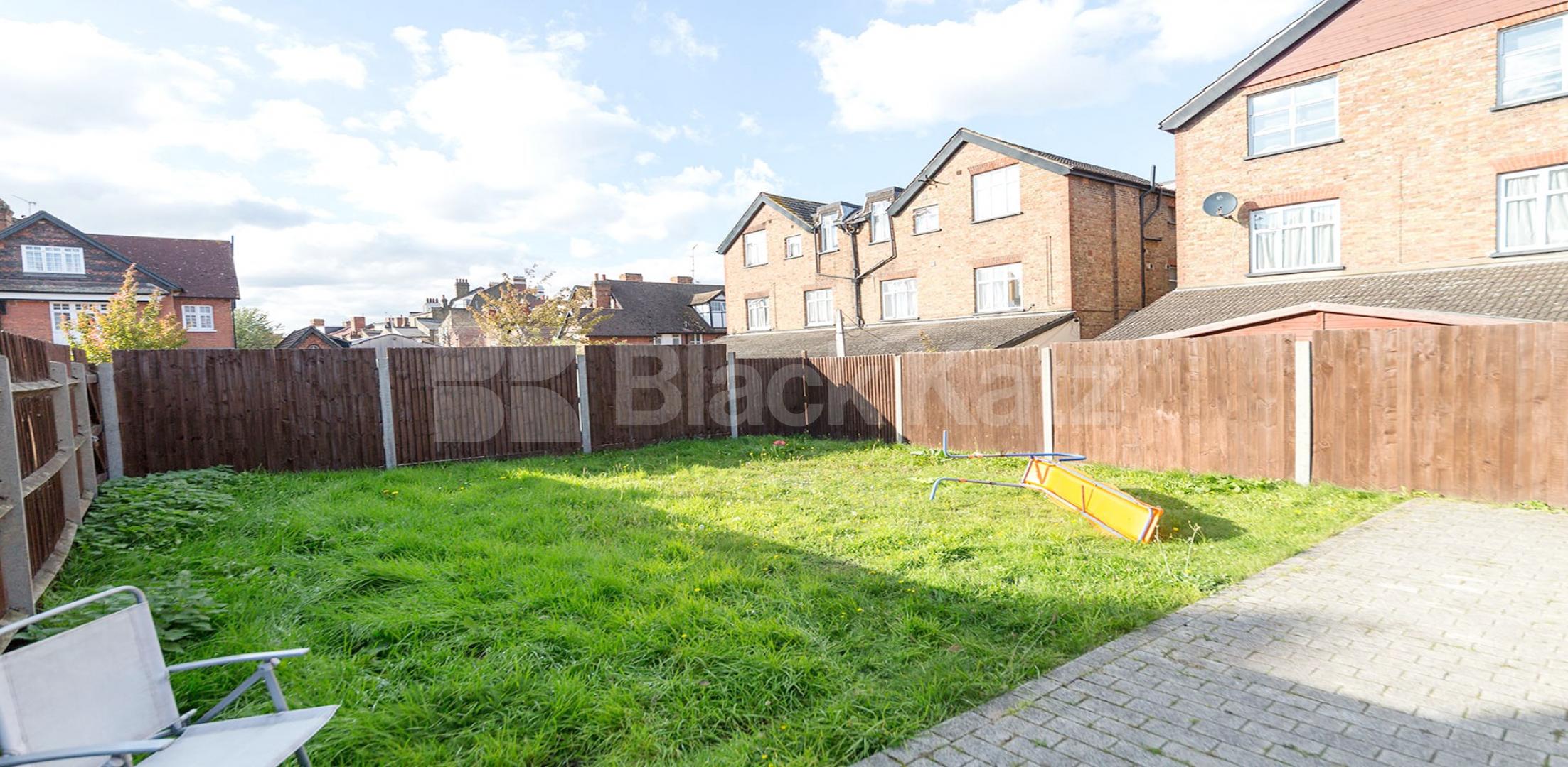 Modern Apartment Heathfield Park, Willesden Green